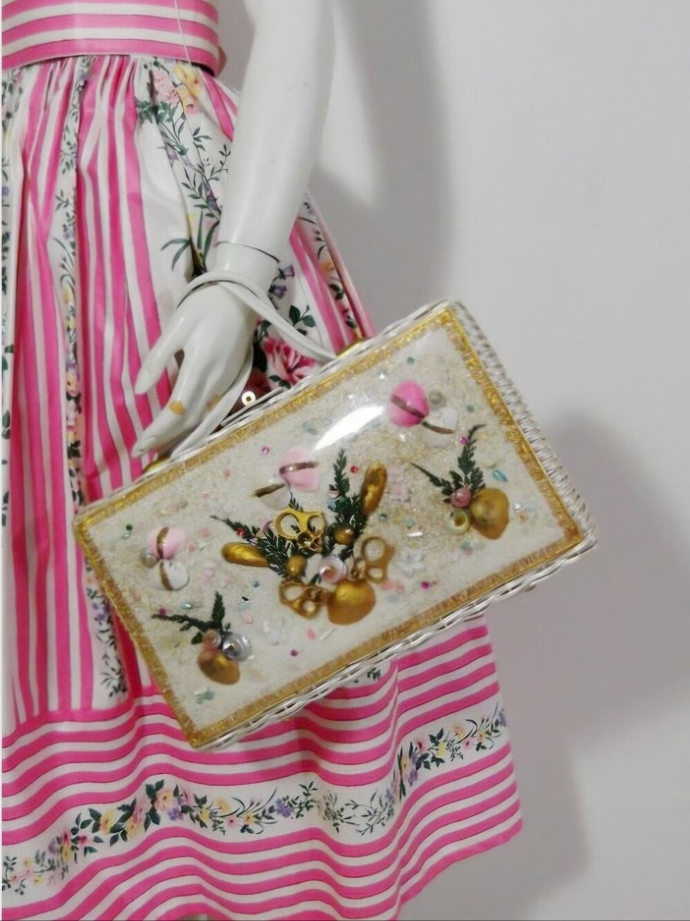 Vintage 50s pinup Wicker Sea Shell Purse pink Gold Basket Rockabilly Tiki Vlv